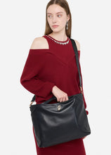 Carica l'immagine nel visualizzatore di Gallery, Tote bag media con charm