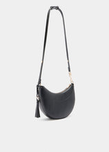 Carica l'immagine nel visualizzatore di Gallery, Borsa a spalla media con charm