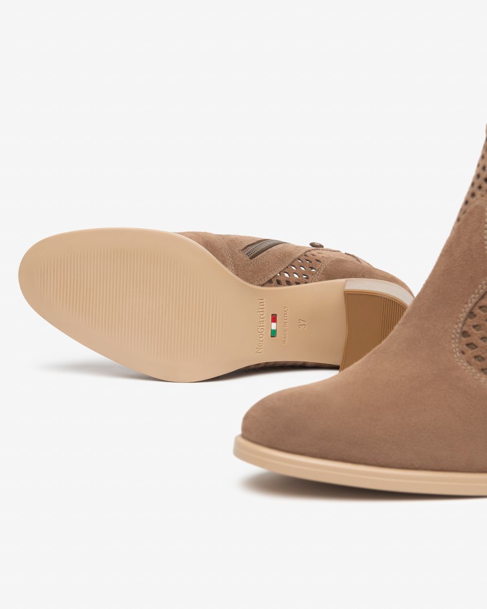 E615110D_442 Tronchetti Donna in Suede NeroGiardini