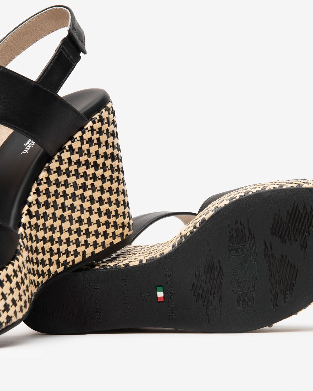 E616022D_100 Sandali Donna in Pelle NeroGiardini