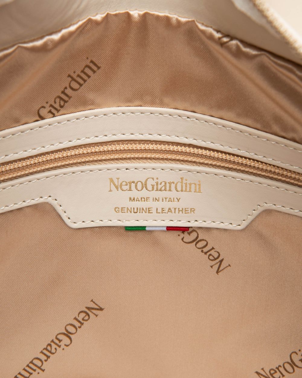 E644151D_704 Borsa Hobo da Donna in Pelle NeroGiardini