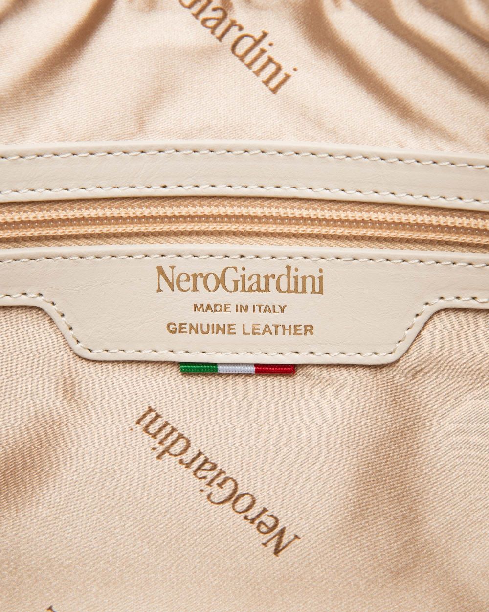 E644153D_704 Borsa Hobo da Donna in Pelle NeroGiardini
