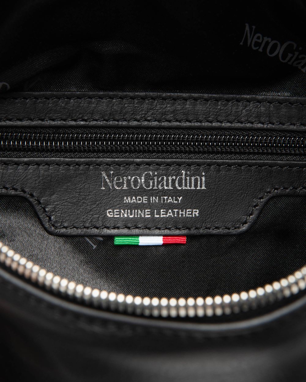 E644172D_100 Borsa a Tracolla da Donna in Pelle NeroGiardini