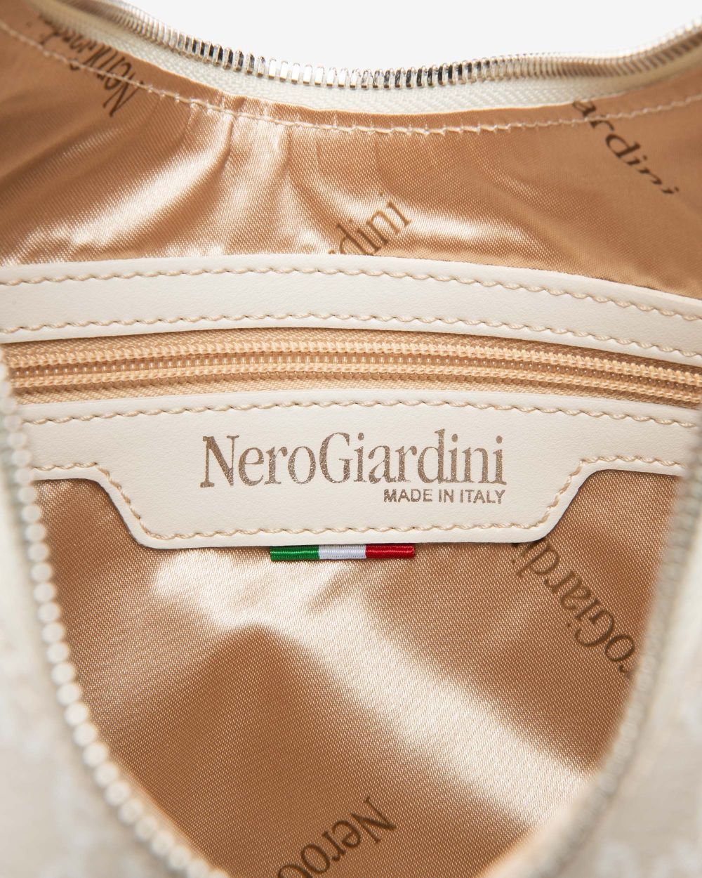 E644222D_506 Borsa Hobo da Donna in Materiale Tecnico NeroGiardini