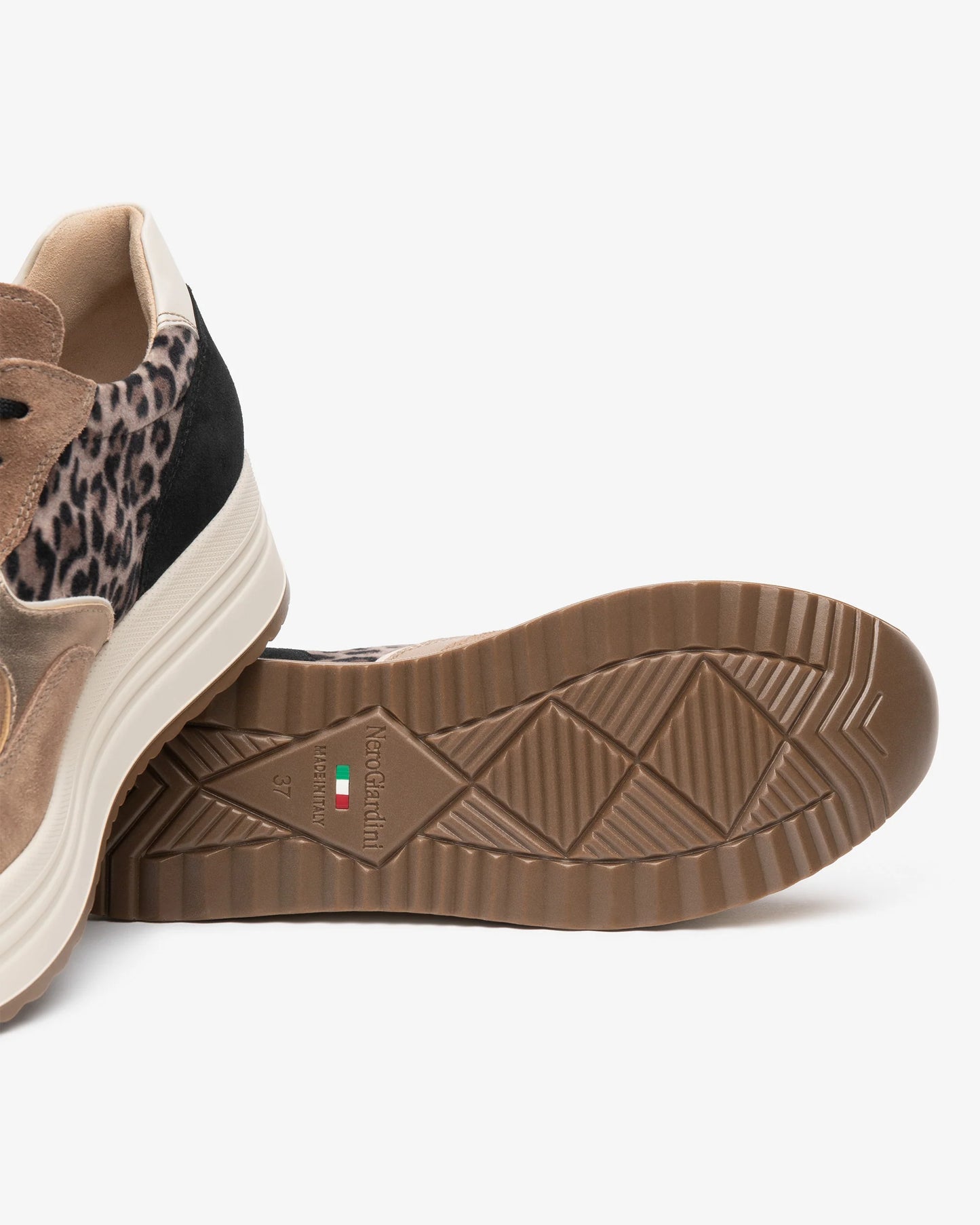 NeroGiardini Sneakers da donna in pelle scamosciata, materiale tecnico e pelle I617342D-442