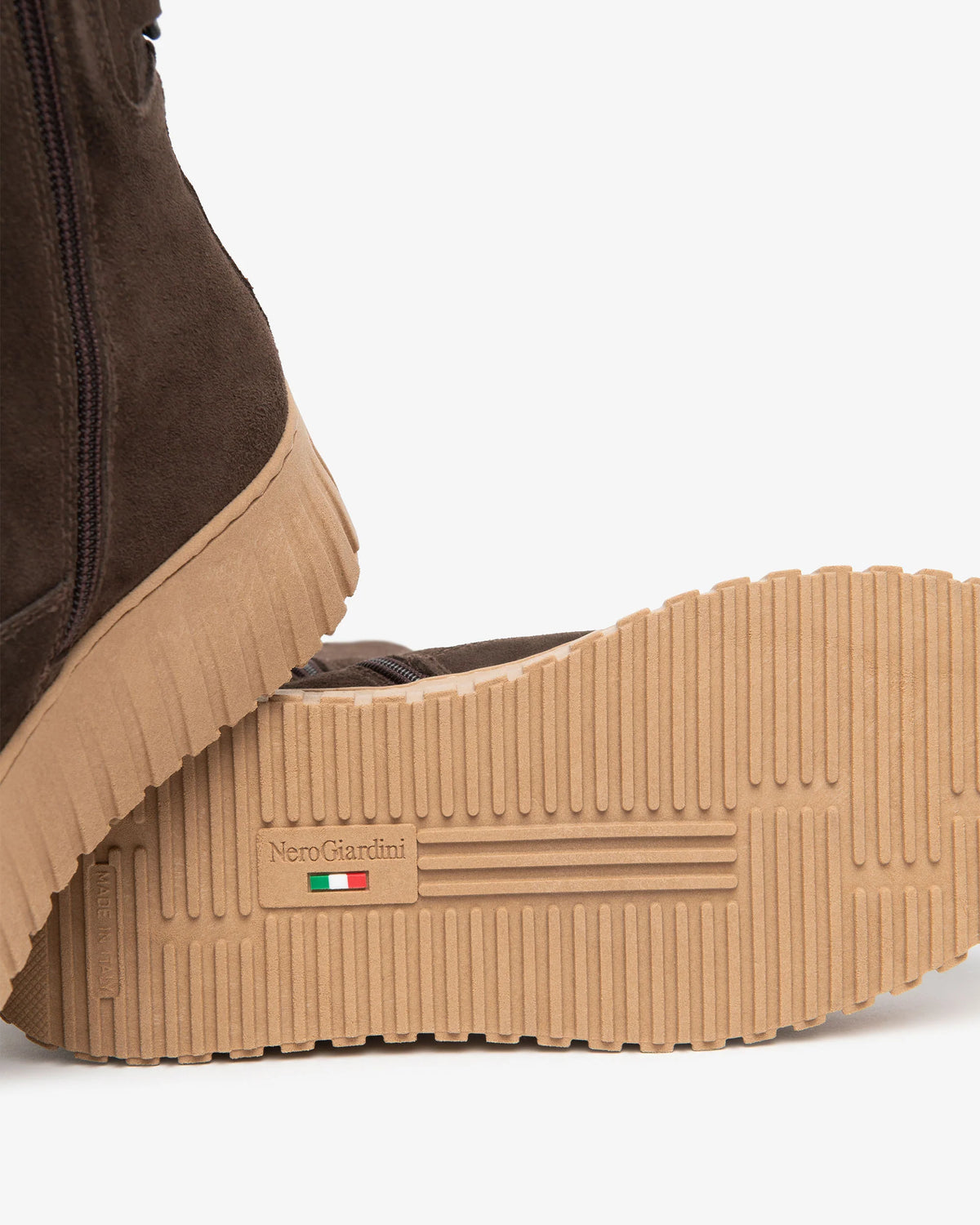 NeroGiardini Stivaletti da donna in pelle scamosciata e materiale tecnico I618121D-300