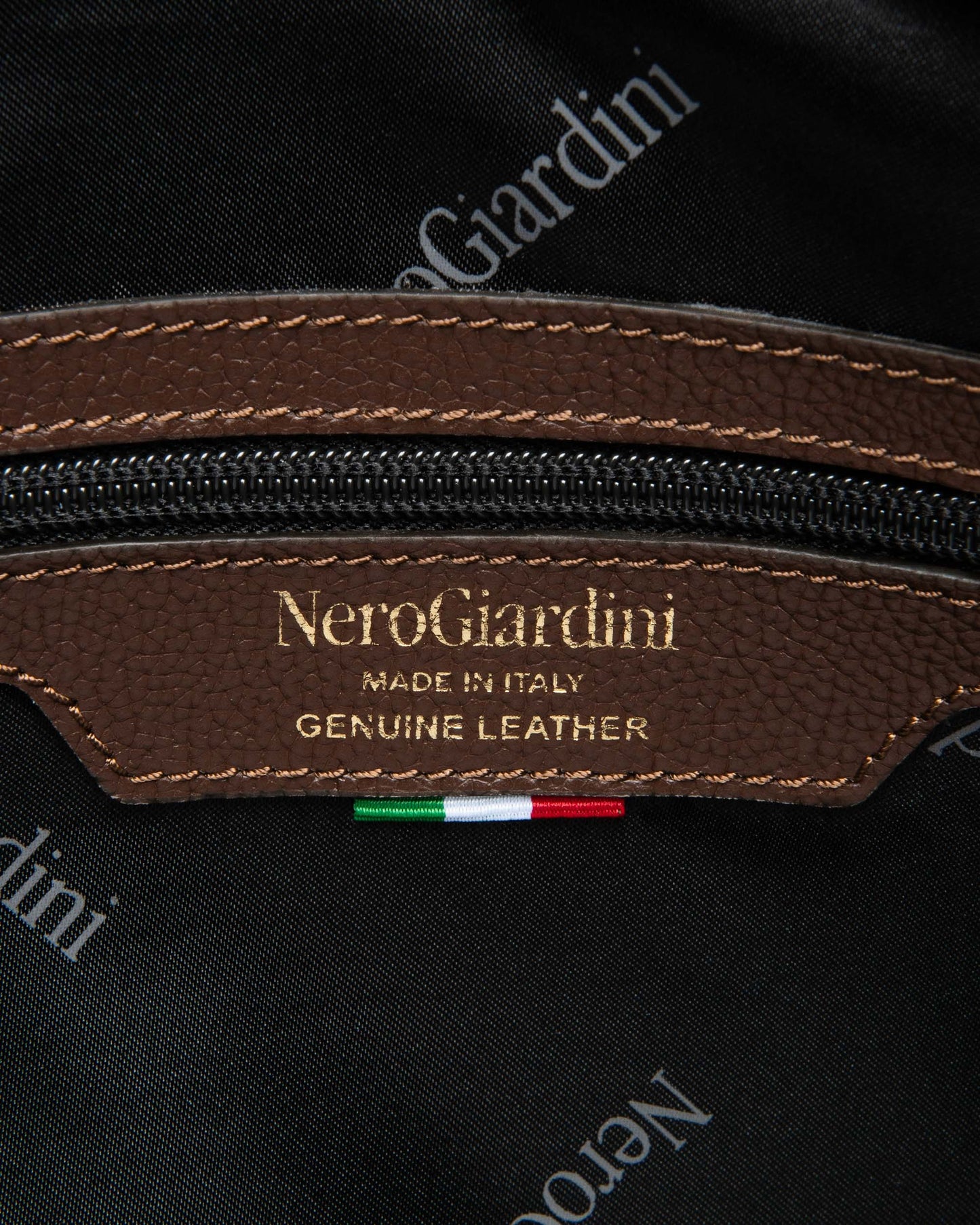 NeroGiardini Borsa a tracolla da donna in pelle e materiale tecnico Glacè