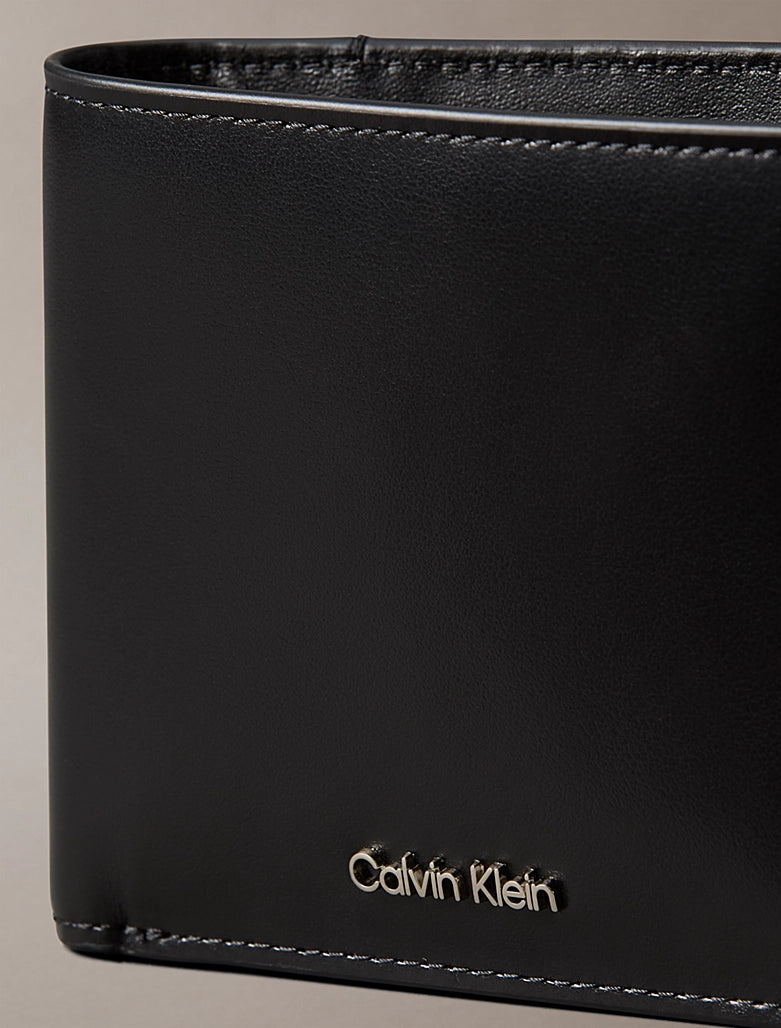 Portafoglio con portamonete RFID in pelle pieno fiore Calvin Klein Black