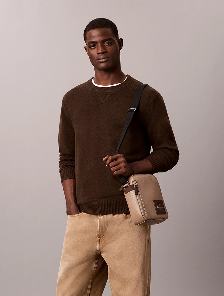 Borsa reporter monologo Kalvin Klein Desert Taupe