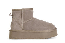 Carica l'immagine nel visualizzatore di Gallery, tronchetto in pelle scamosciata con suola alta taupe