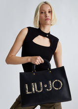 Carica l'immagine nel visualizzatore di Gallery, Borsa a mano con logo pitonato