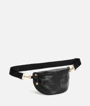 Carica l&#39;immagine nel visualizzatore di Gallery, Art.C S033 6900 Geo Soft Black maxi marsupio
