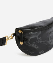 Carica l&#39;immagine nel visualizzatore di Gallery, Art.C S033 6900 Geo Soft Black maxi marsupio
