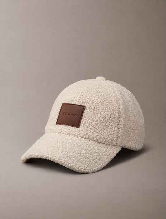 Cappello in sherpa con logo Kalvin Klein birch