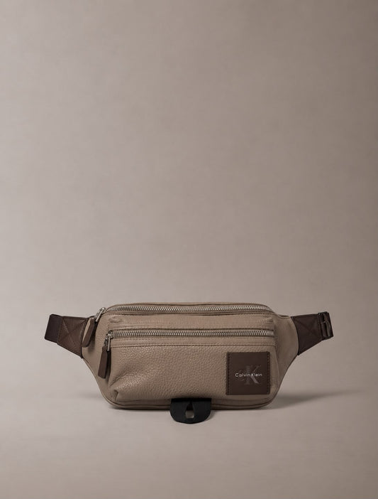 Marsupio in pelle martellata con logo Calvin Klein Desert Taupe