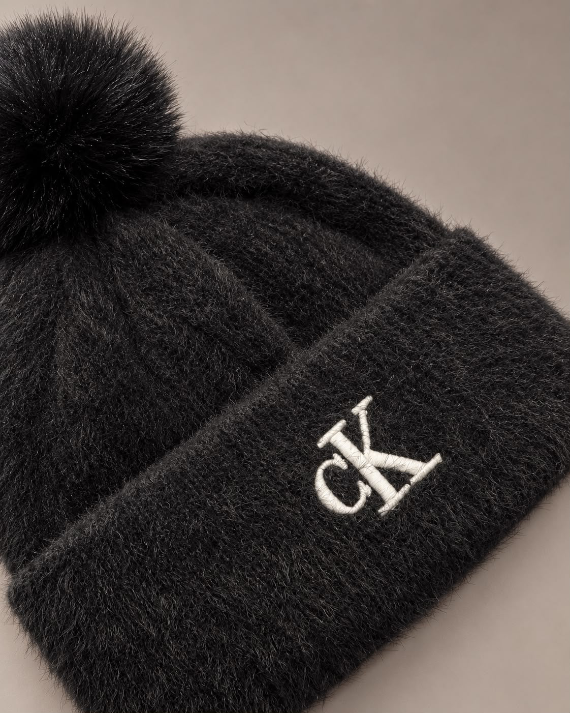 Berretto morbido con pompon Calvin Klein  Black