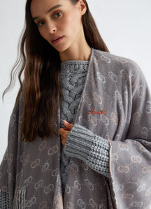 Poncho con logo jacquard