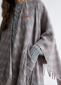 Poncho con logo jacquard