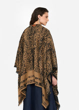 Carica l&#39;immagine nel visualizzatore di Gallery, Poncho animalier

