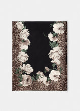 Carica l&#39;immagine nel visualizzatore di Gallery, Stola animalier floreale
