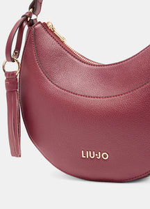 Borsa a spalla media con charm