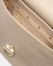 Carica l&#39;immagine nel visualizzatore di Gallery, FLAP BAG Collezione Jess
