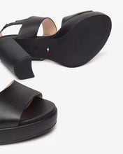 Carica l&#39;immagine nel visualizzatore di Gallery, Art. E513354D/100 Sandali Donna in Pelle
