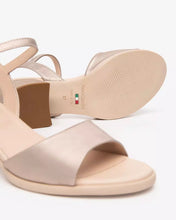 Carica l&#39;immagine nel visualizzatore di Gallery, Art. E513431D/675 Sandali Donna in Pelle
