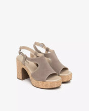 Carica l&#39;immagine nel visualizzatore di Gallery, Art. E513621D/451 Sandali Donna in Suede
