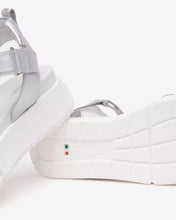 Carica l&#39;immagine nel visualizzatore di Gallery, Art. E513694/700 Sandali Donna in Pelle e Materiale Tecnico
