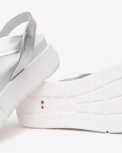 Carica l&#39;immagine nel visualizzatore di Gallery, Art. E513697D/700 Sandali Donna in Pelle

