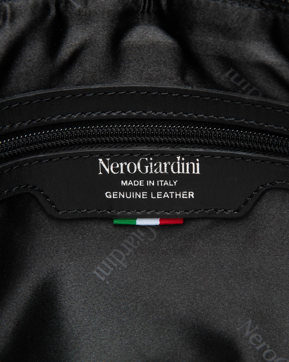 E644171D_100 Borsa Hobo da Donna in Pelle NeroGiardini