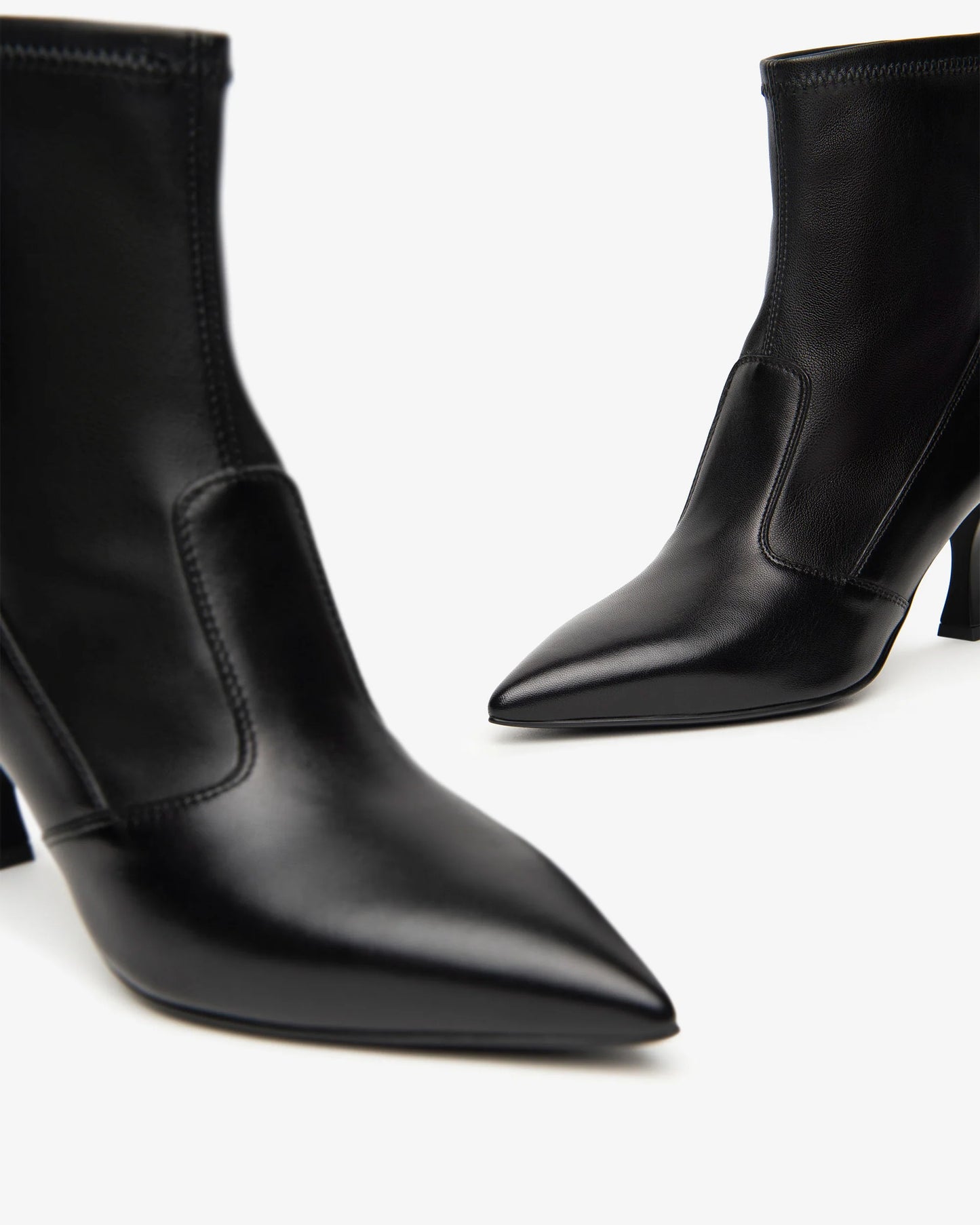 NeroGiardini Collezione premium Stivaletti da donna in pelle e tessuto tecnico I410830DE-100