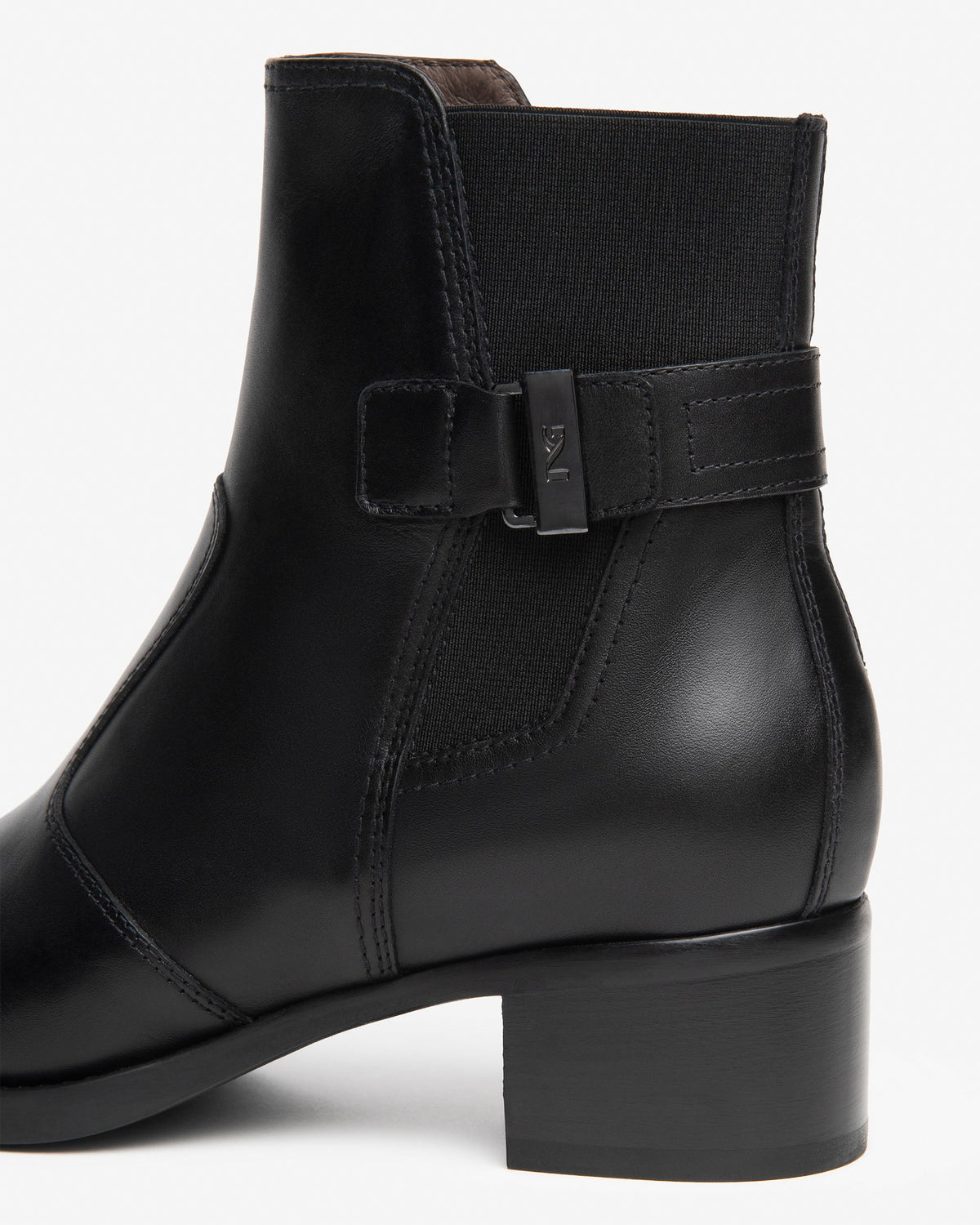 NeroGiardini Stivaletti da donna in pelle e tessuto  I617213D-100