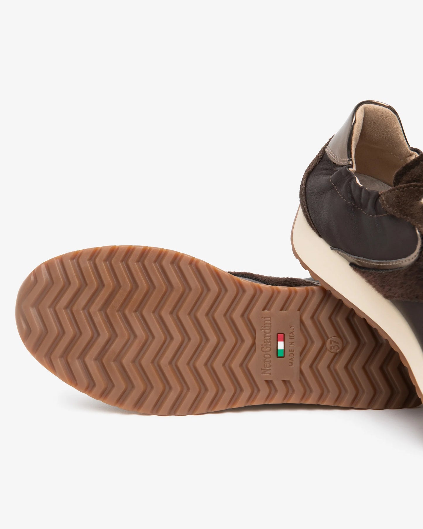 NeroGiardini Sneakers da donna in pelle scamosciata, pelle e tessuto tecnico I617325D-300