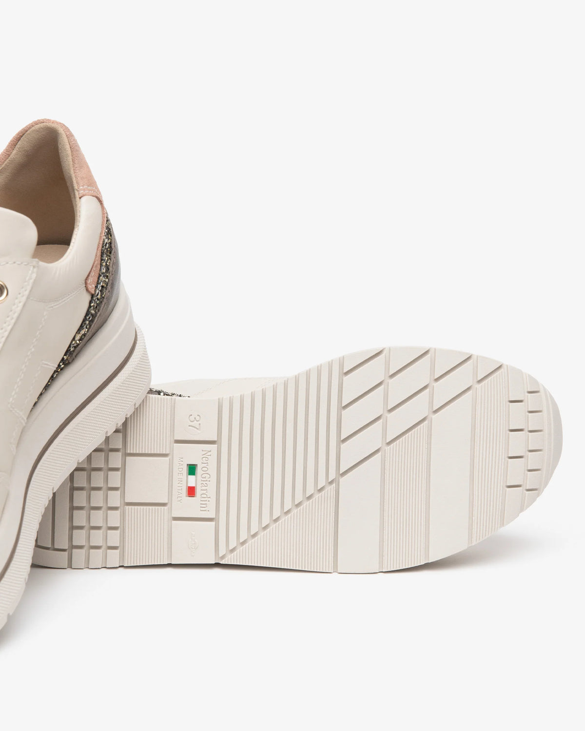NeroGiardini Sneakers da donna in pelle scamosciata, pelle e tessuto tecnico I617360D-710