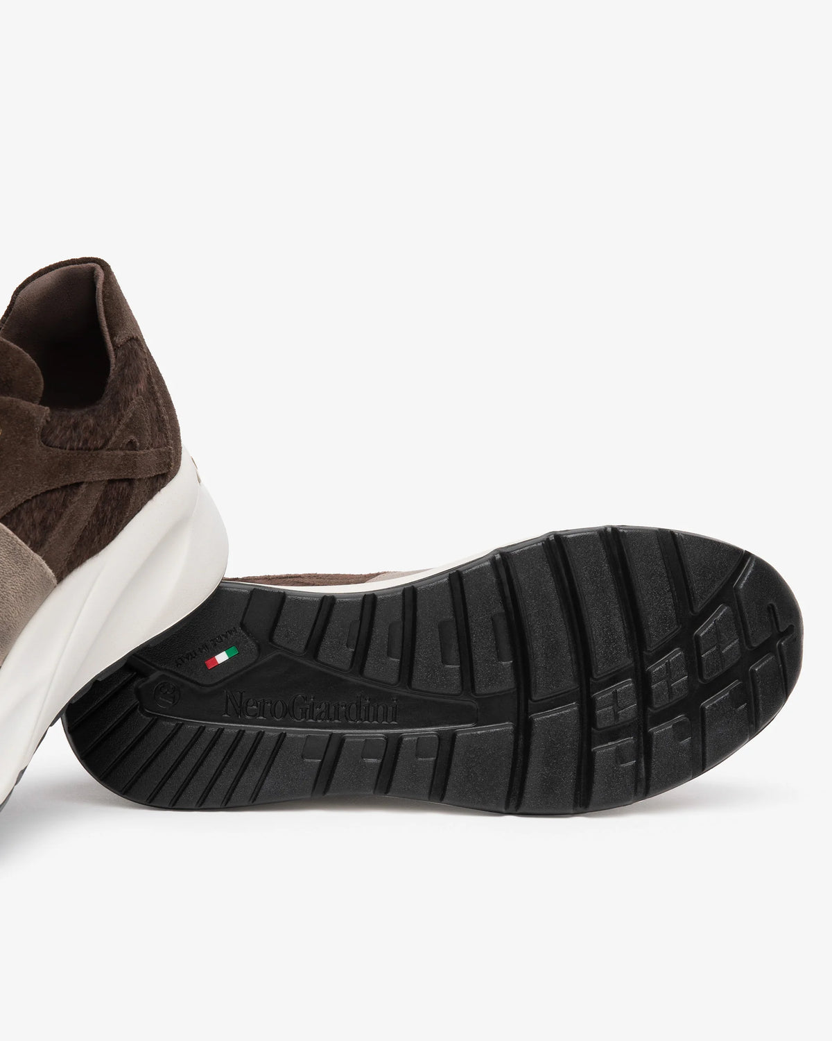NeroGiardini Sneakers da donna in pelle scamosciata, materiale tecnico e pelle I617383D-300