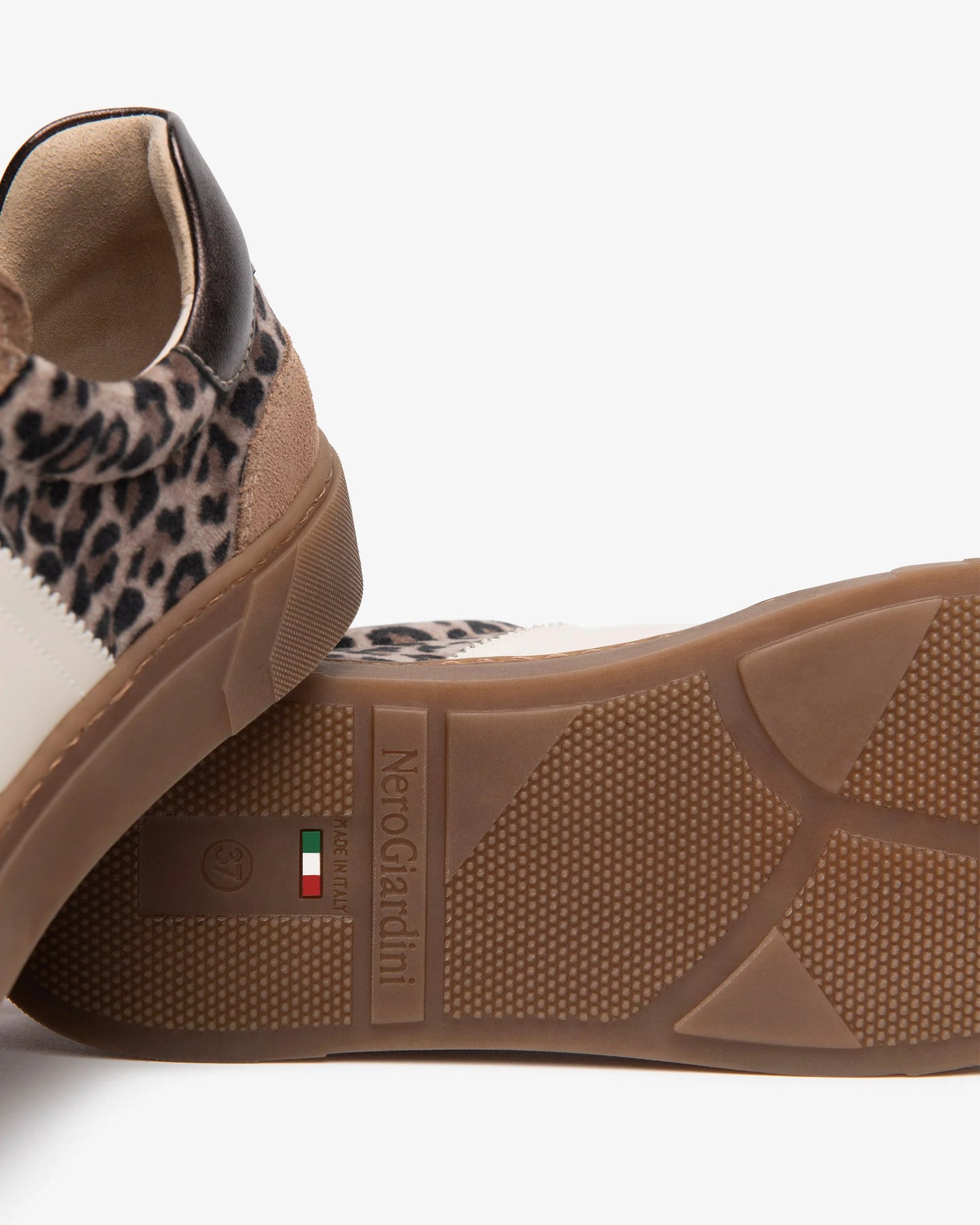 NeroGiardini Sneakers da donna in pelle scamosciata, materiale tecnico e pelle I617426D-442