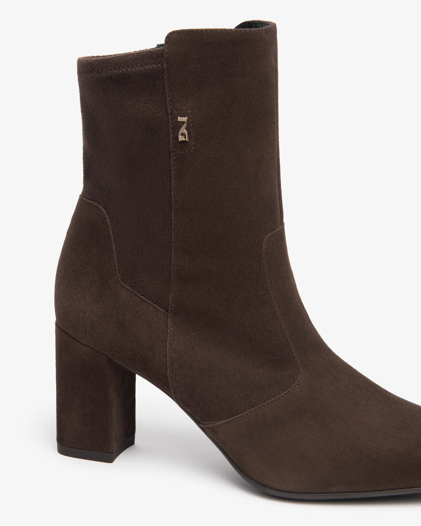 NeroGiardini Stivaletti da donna in pelle scamosciata e materiale tecnico I617644DE-300