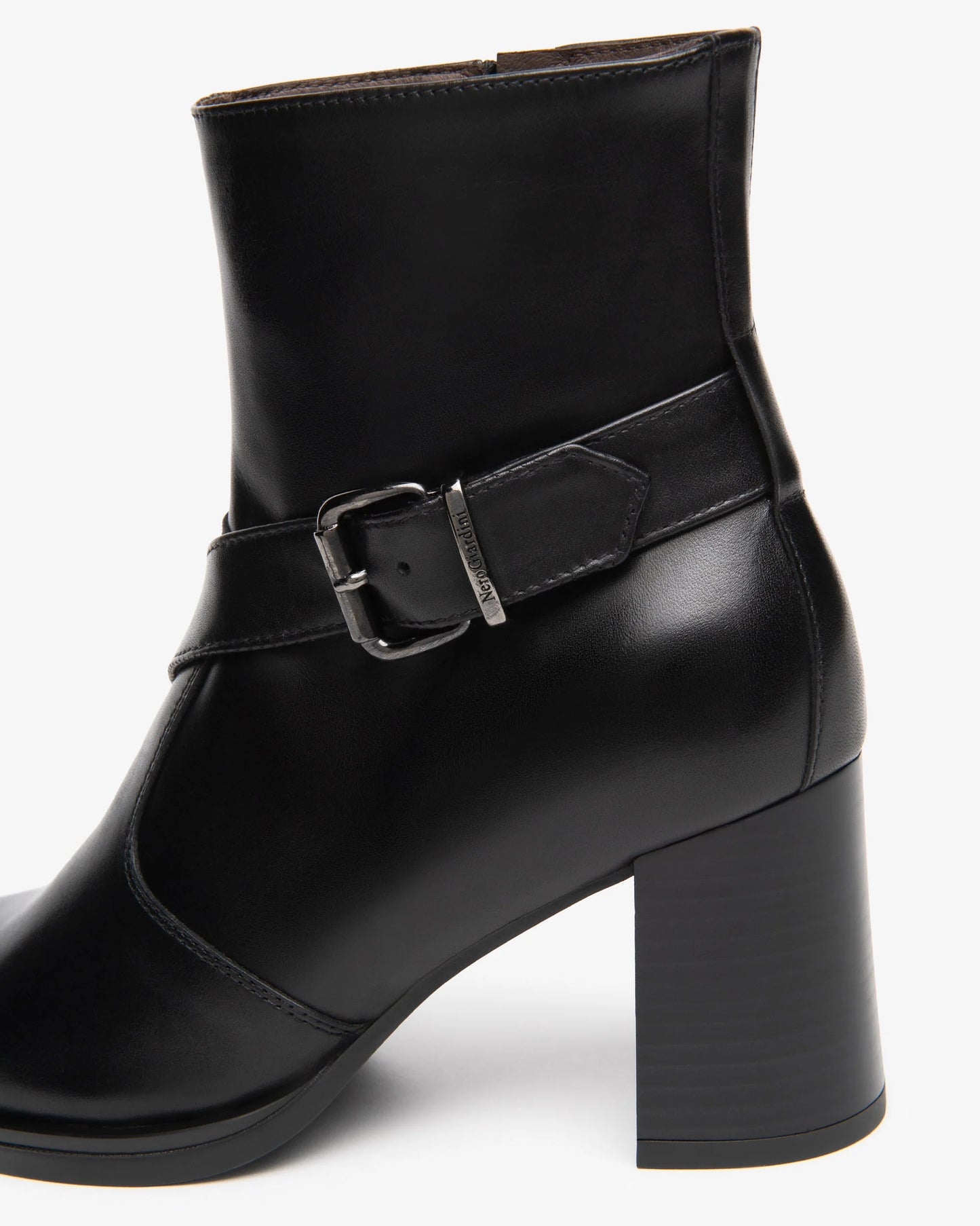 NeroGiardini Stivaletti da donna in pelle I617700D-100