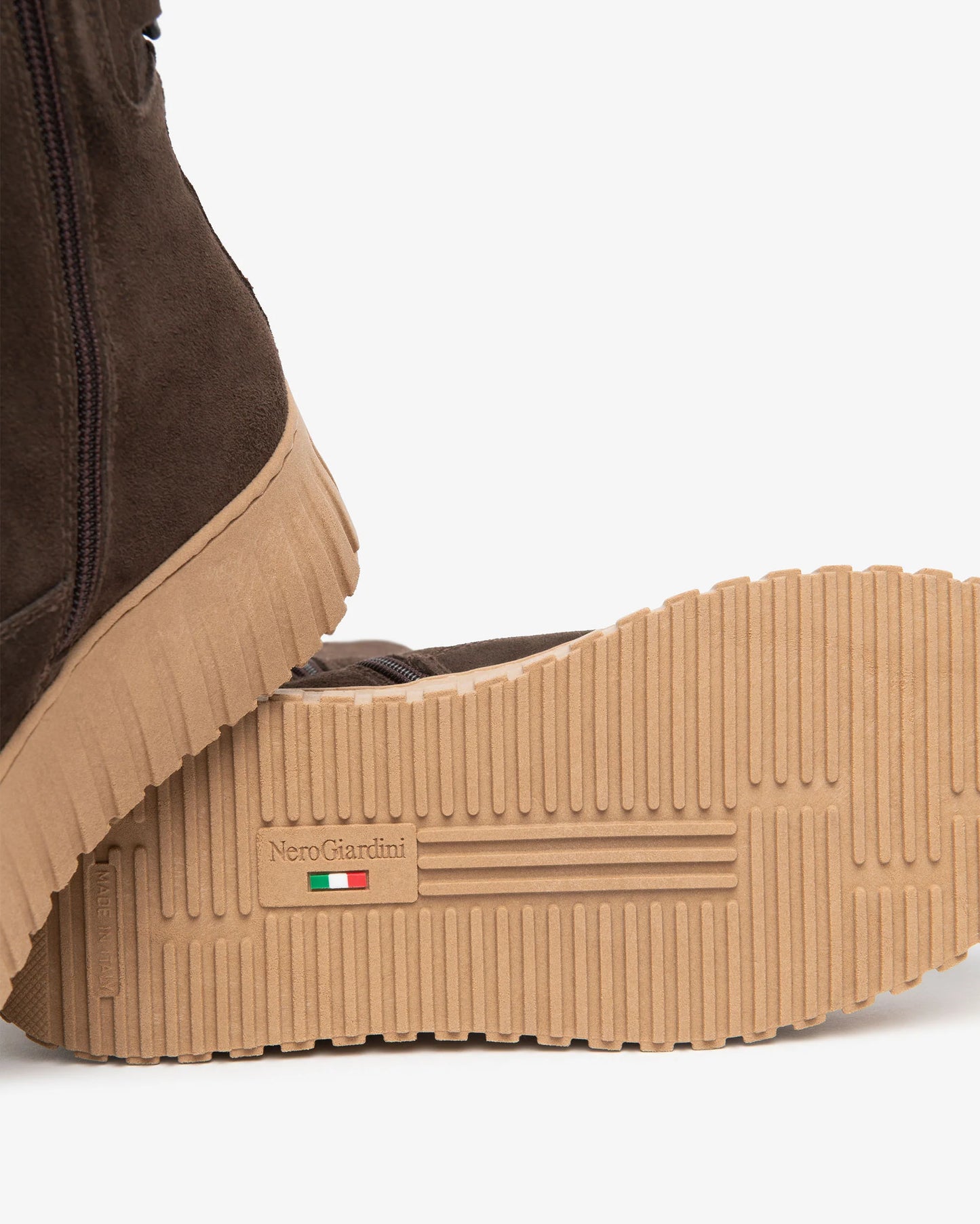 NeroGiardini Stivaletti da donna in pelle scamosciata e materiale tecnico I618121D-300