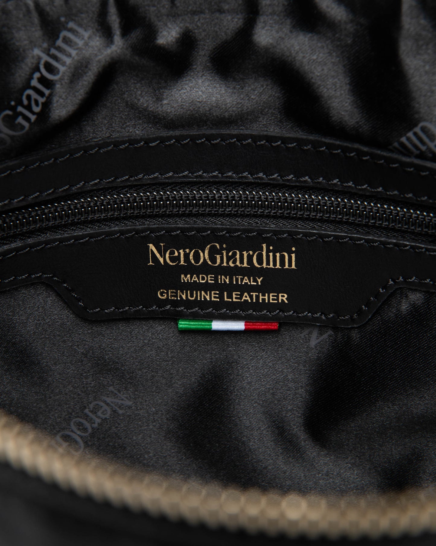 NeroGiardini Borsa a tracolla da donna in pelle Nero