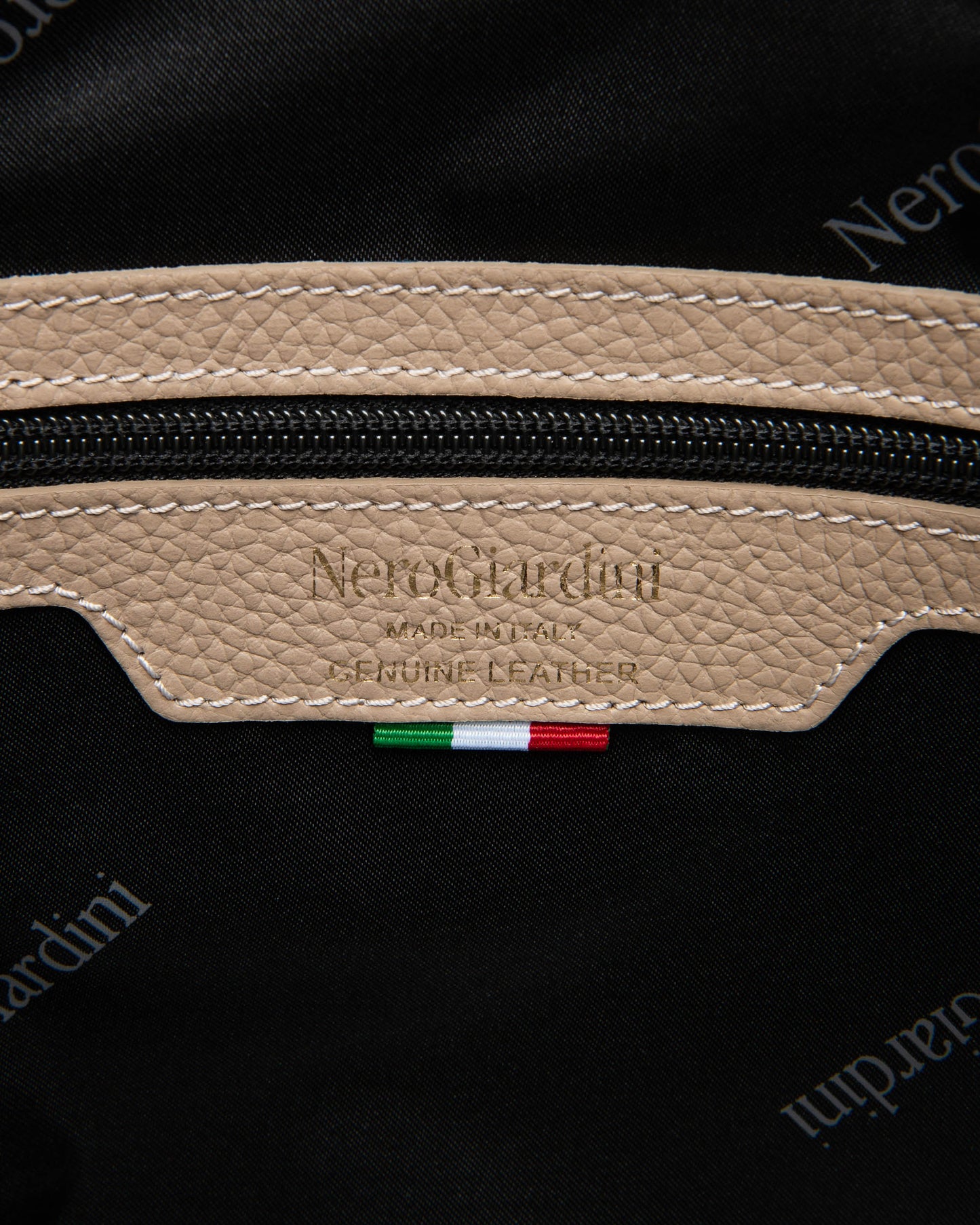 NeroGiardini Borsa a tracolla da donna in pelle e materiale tecnico Taupe