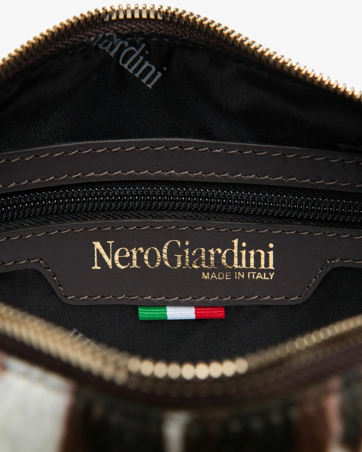 NeroGiardini Borsa a tracolla da donna in pelle e materiale tecnico Testa Moro