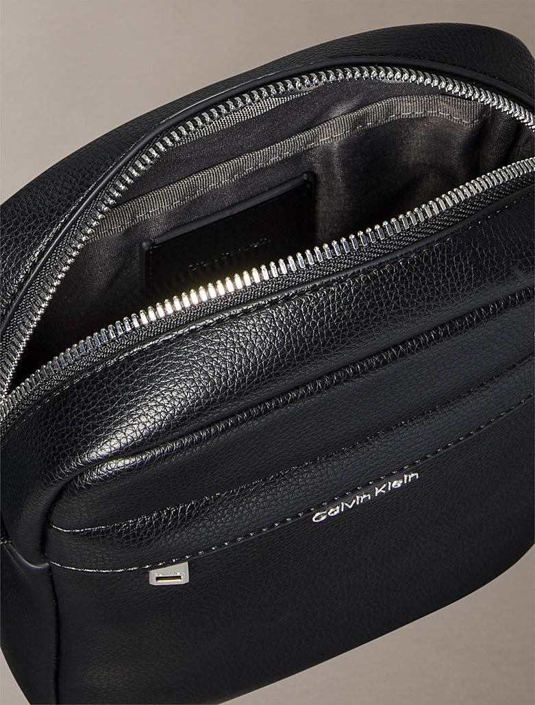 Borsa reporter micro martellata Calvin Klein Black