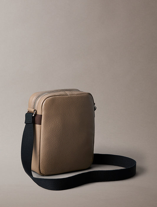 Borsa reporter monologo Kalvin Klein Desert Taupe
