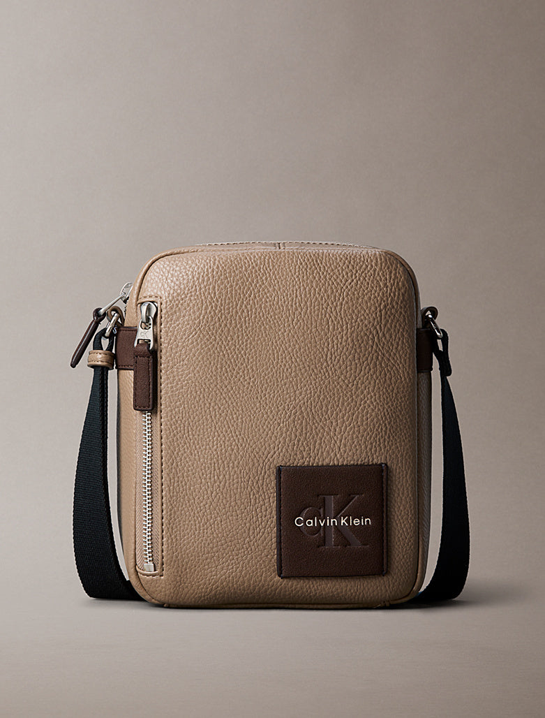 Borsa reporter monologo Kalvin Klein Desert Taupe