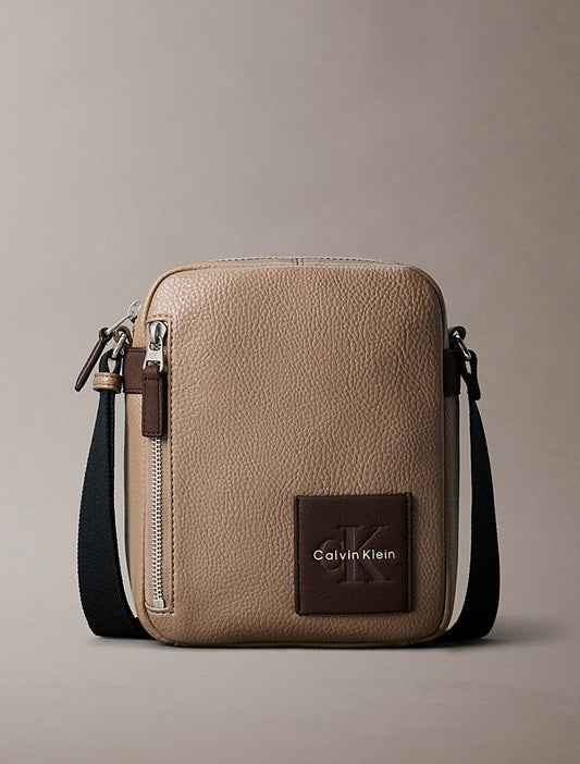 Borsa reporter monologo Kalvin Klein Desert Taupe