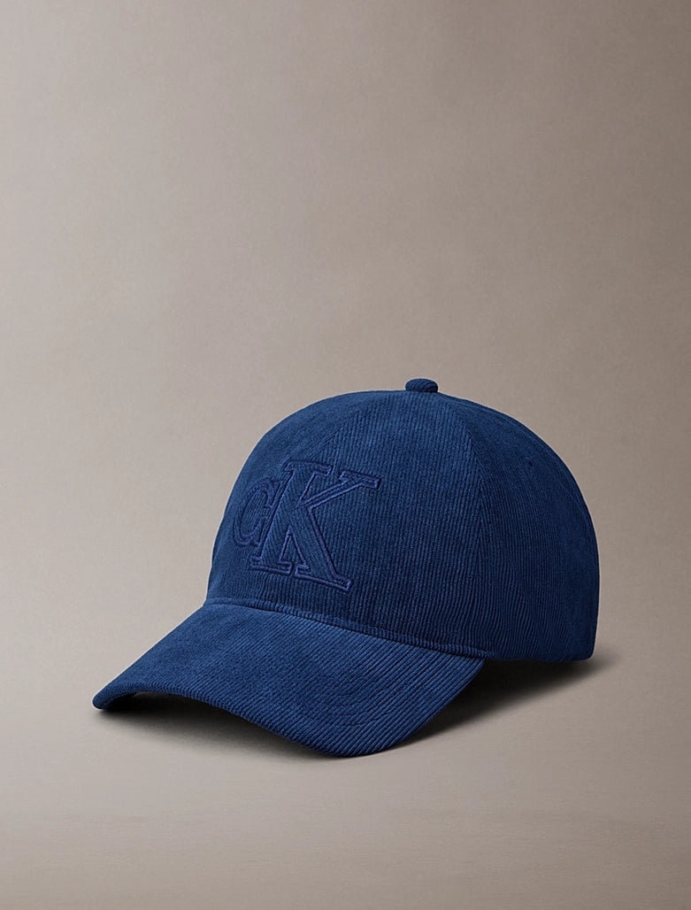Cappellino in velluto a coste con logo ricamato Calvin Klein pageant blue