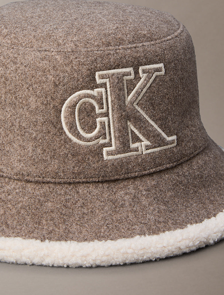 Cappello alla pescatora in fetro teddy double-face Calvin Klein demitasse heather
